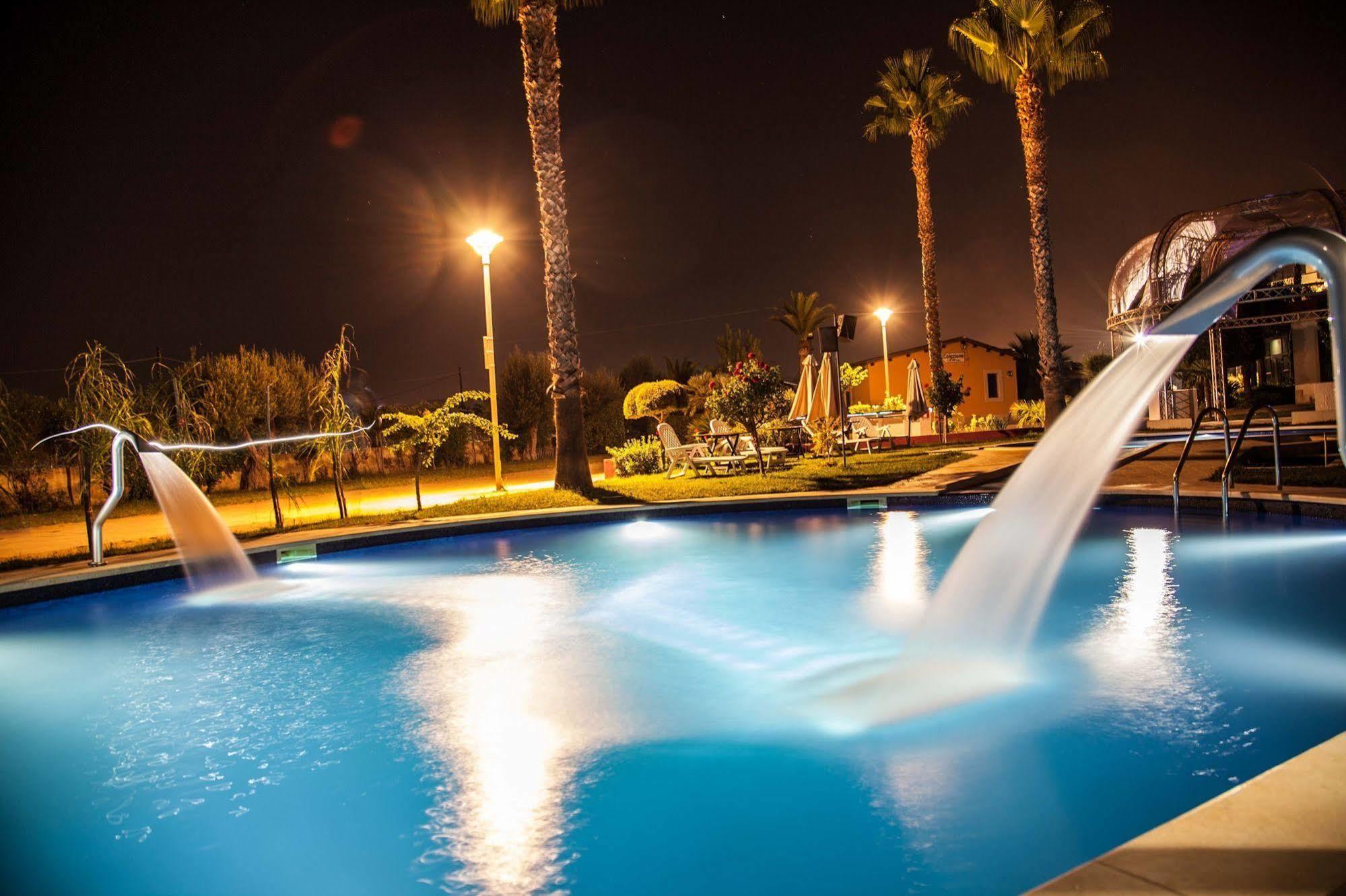 Hotel Pacla 아볼라 외부 사진